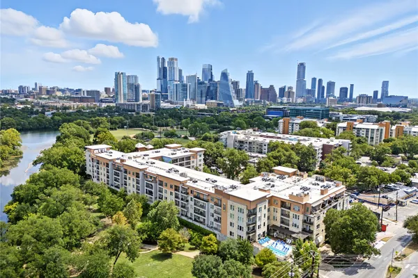 1900 BARTON SPRINGS RD 2003