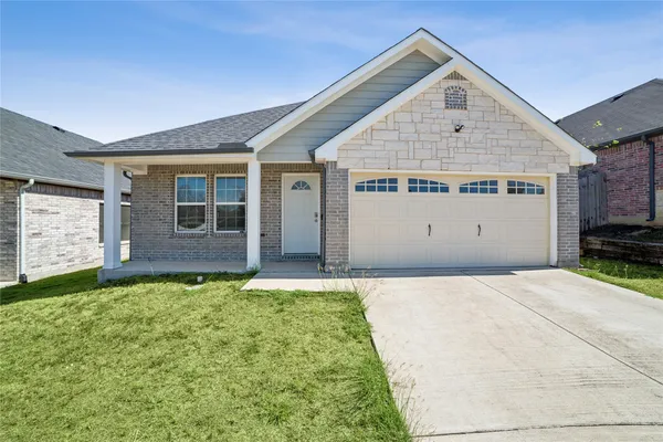 807 N RIDGE DR