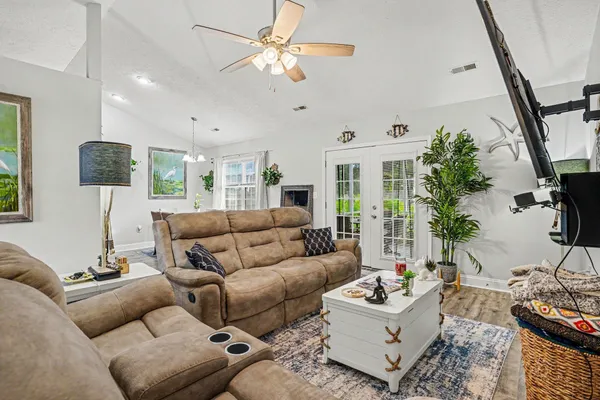 4401 BRADFORD CIR