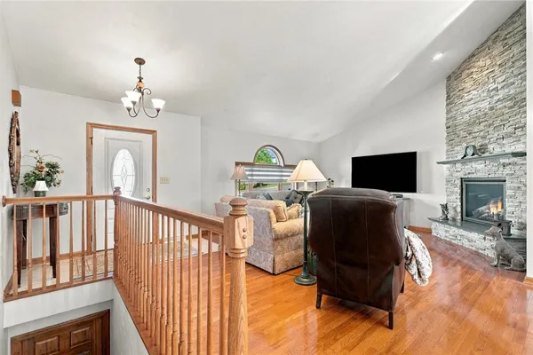 512 BIRCHWOOD CT