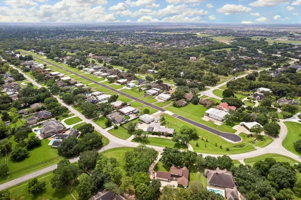 2103 AIRLINE DR