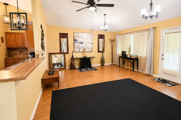 6511 LA VIOLETTA DR