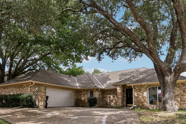 1717 EDGEWATER DR