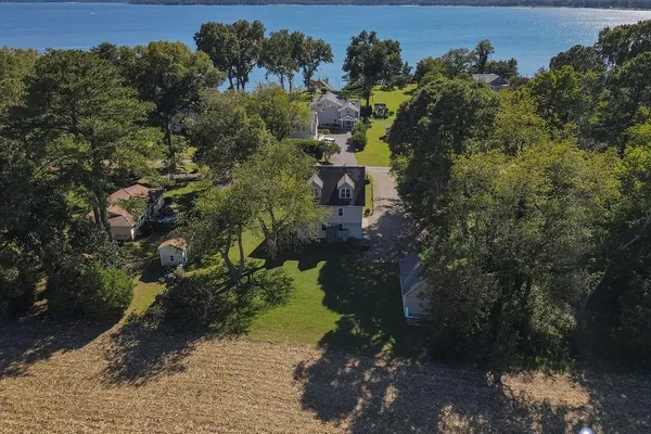 130 BERRYVILLE SHORES DR