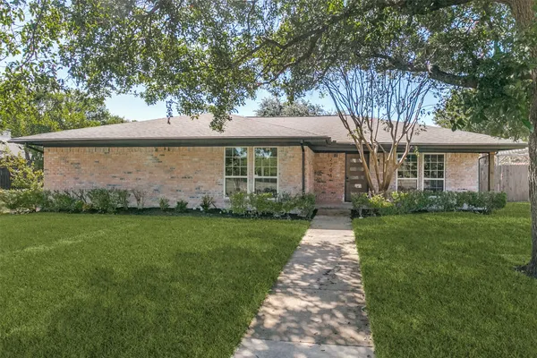 2704 PARKHAVEN DR