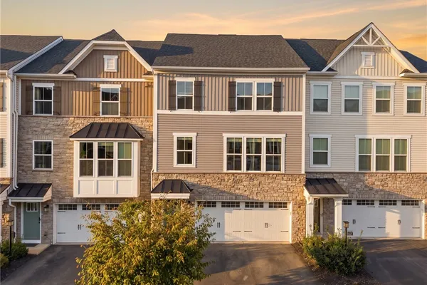 139 CURTIS CT