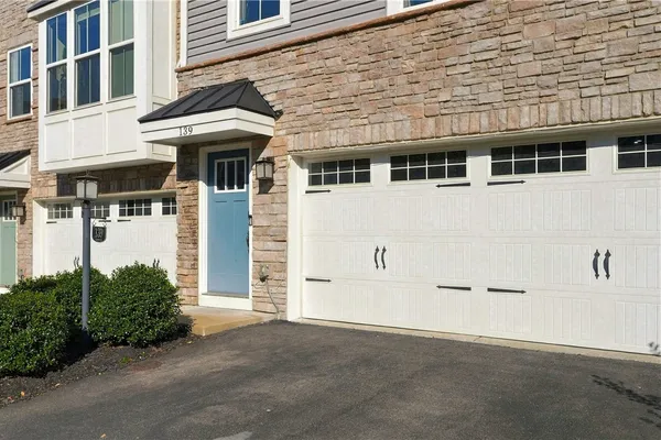 139 CURTIS CT