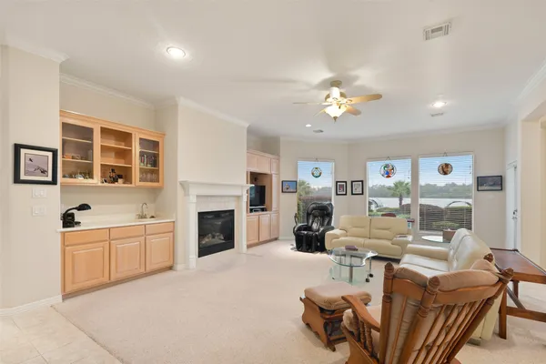 147 W PALM BLVD