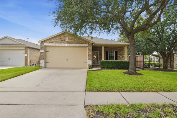 611 E NEWPORT BND