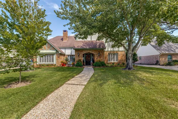 807 LONGVIEW DR