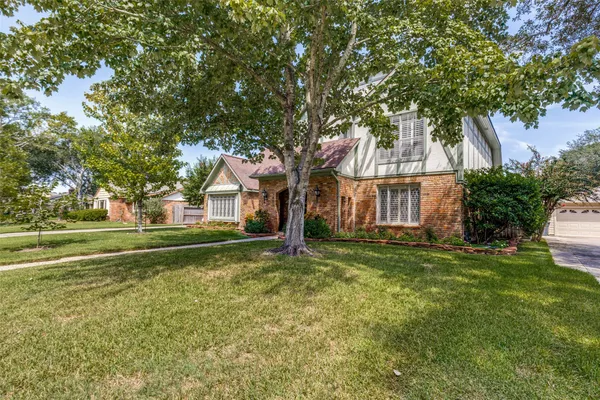 807 LONGVIEW DR