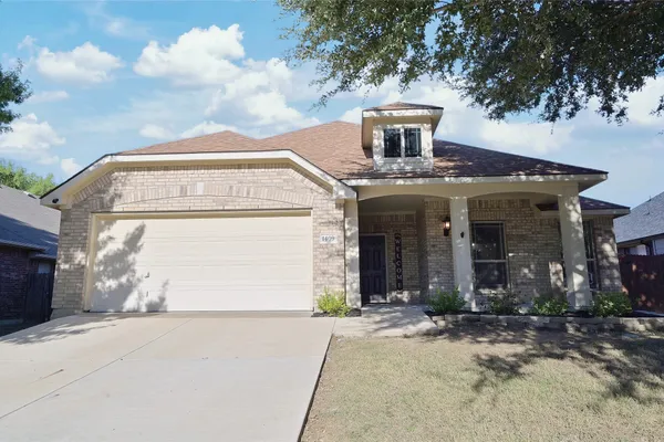 1409 FOX GLEN TRL