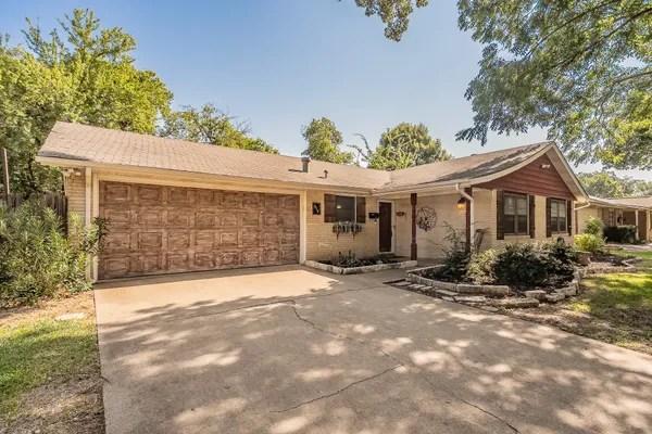 612 BAYLESS DR