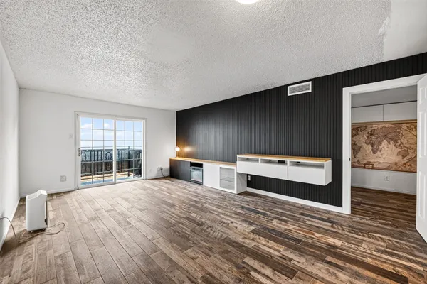 3131 SW FWY A12