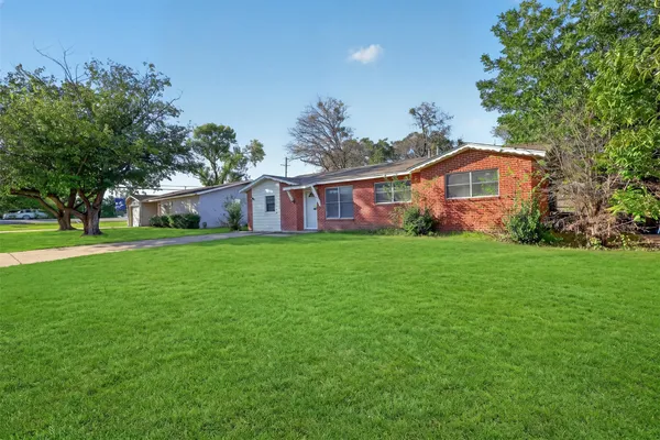 1005 ALTAMONT DR