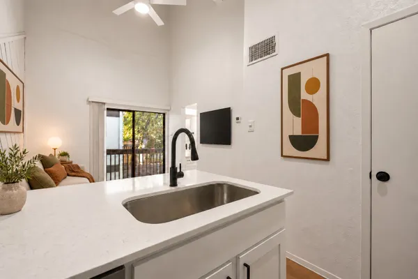 4205 SPEEDWAY AVE 201