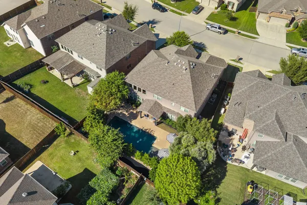 1049 MESA CREST DR