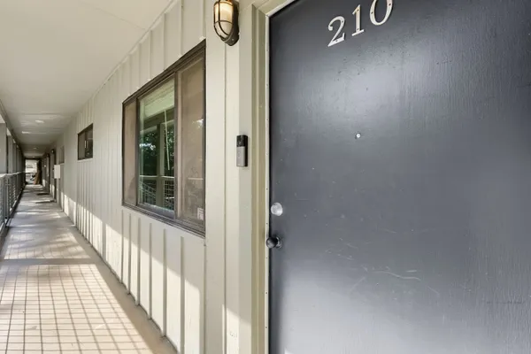 2303 E SIDE DR 210