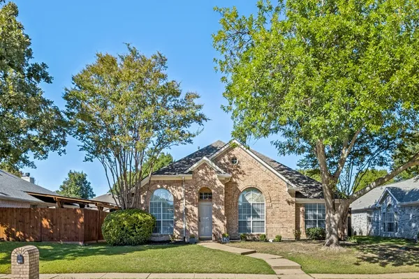 741 LAUREN WAY