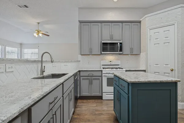 741 LAUREN WAY