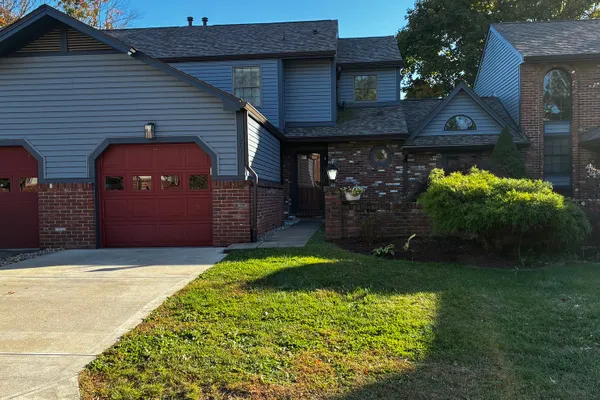 1121 VALLEYVIEW DR