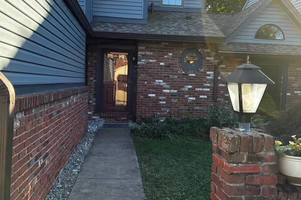 1121 VALLEYVIEW DR