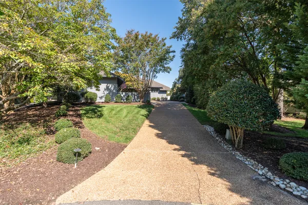 104 BROOMFIELD CIR