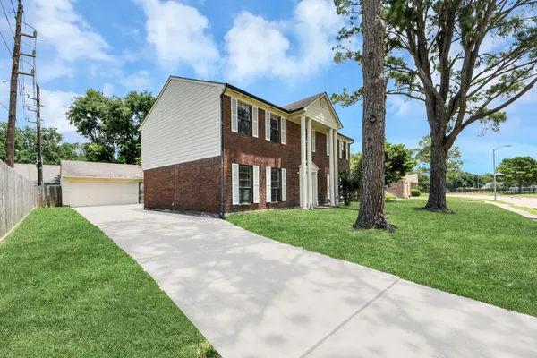 8411 SUNNY RIDGE DR