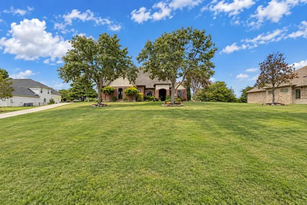 4613 LAKE BREEZE DR