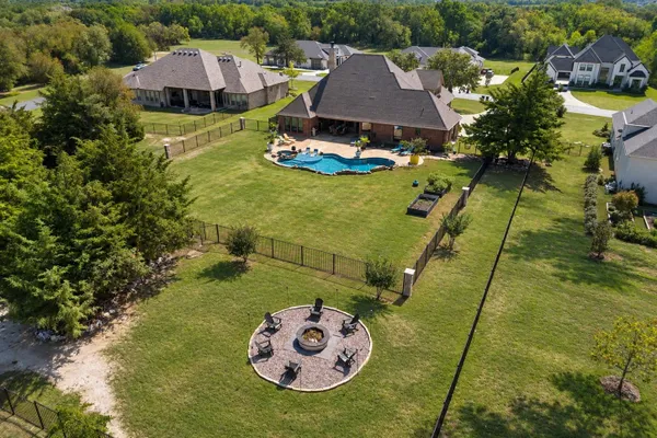 4613 LAKE BREEZE DR