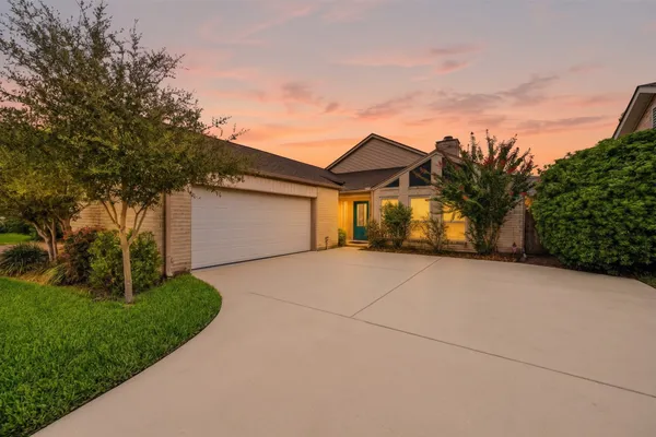 3907 CEDAR VALLEY DR