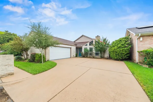 3907 CEDAR VALLEY DR