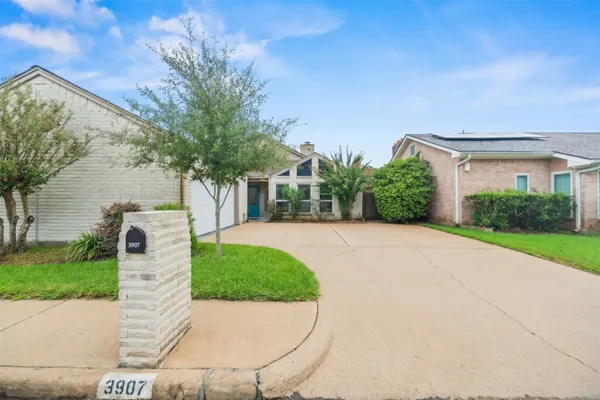 3907 CEDAR VALLEY DR