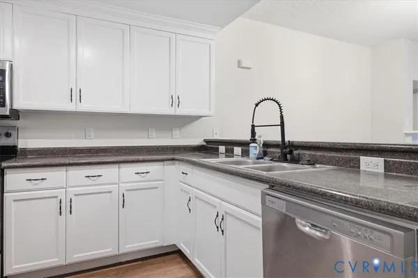 301 BEACON RIDGE DR 104
