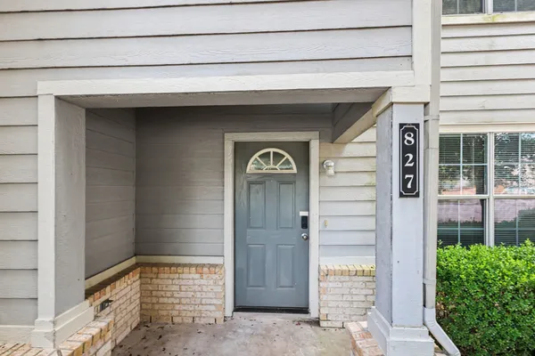 827 GRAND PLAINS DR