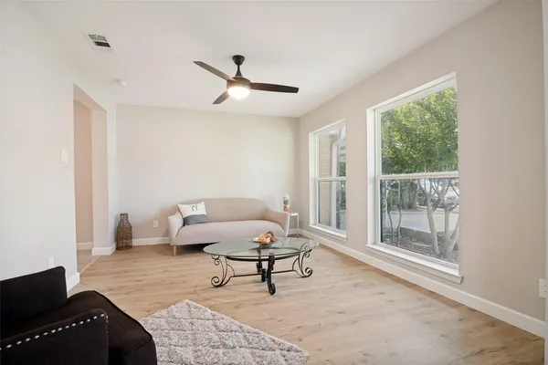 110 W MARGUERITA DR