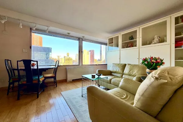180 PARK ROW 13E