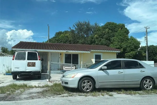 1801 NW 83RD TER