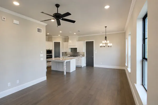 305 SUNSET LN 101