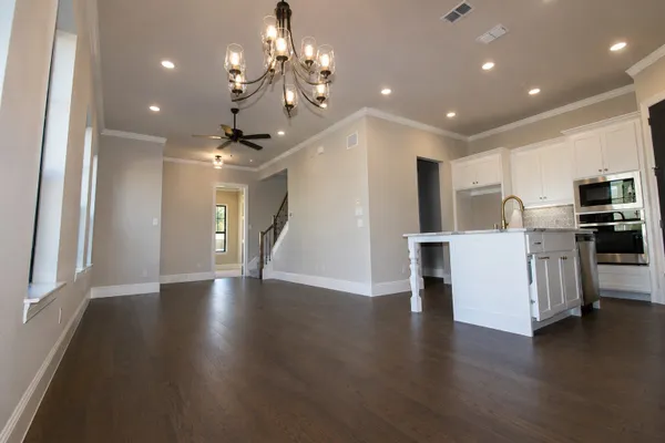 305 SUNSET LN 101