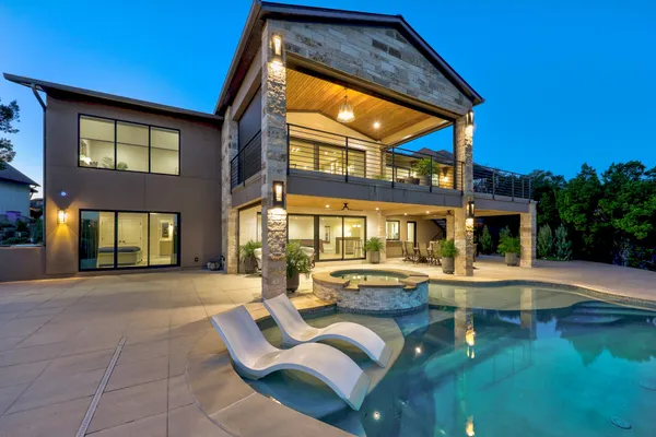 347 VENTURE BLVD