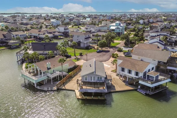 1302 CORAL WAY