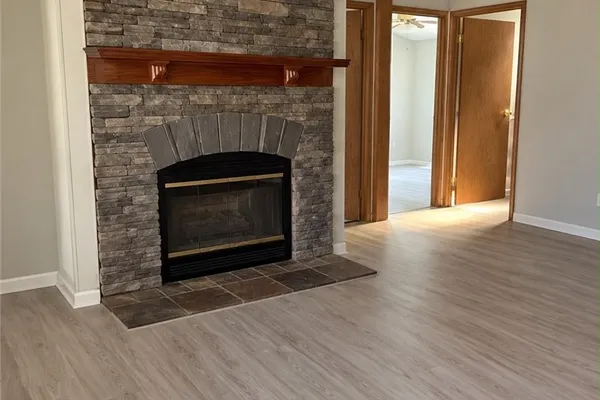 121 LOCUST ST
