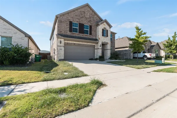 215 HADLEY LN