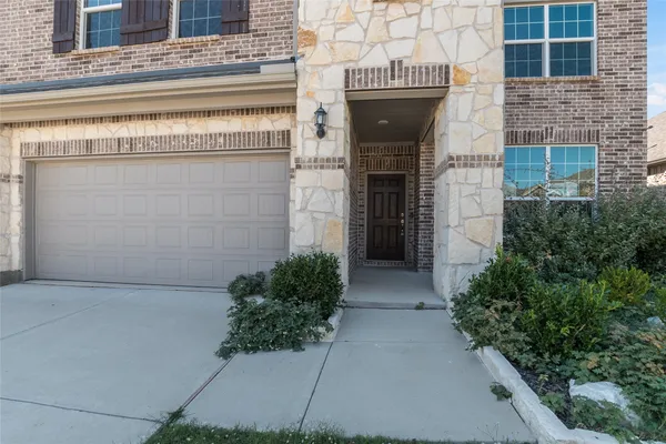 215 HADLEY LN