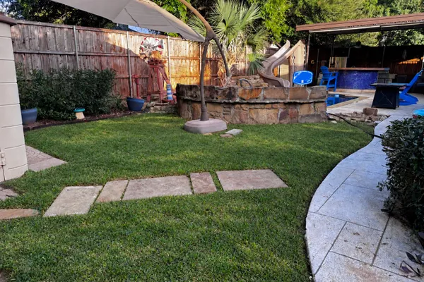 4948 SHADY OAK TRL