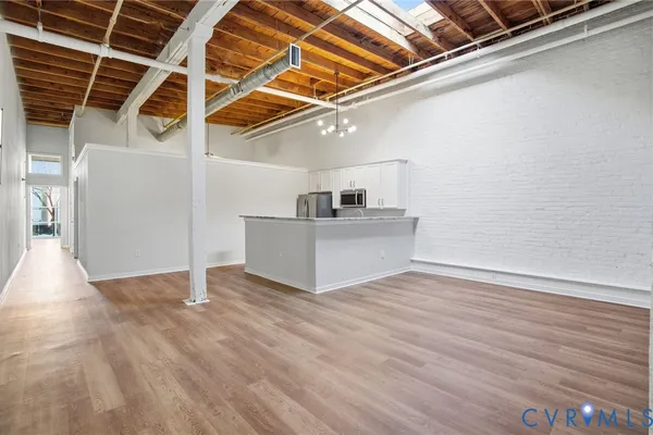 1716 SUMMIT AVE 25