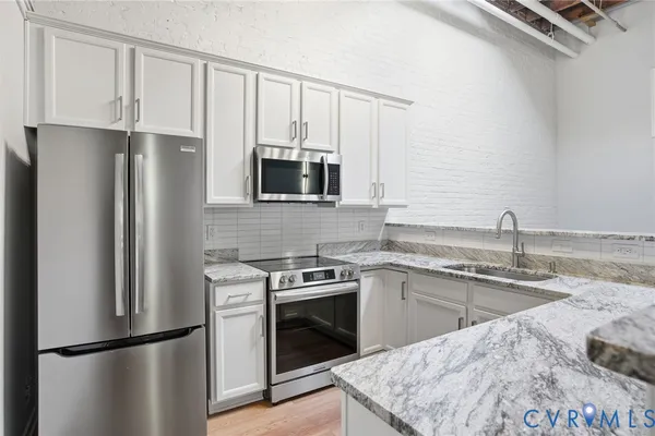 1716 SUMMIT AVE 25
