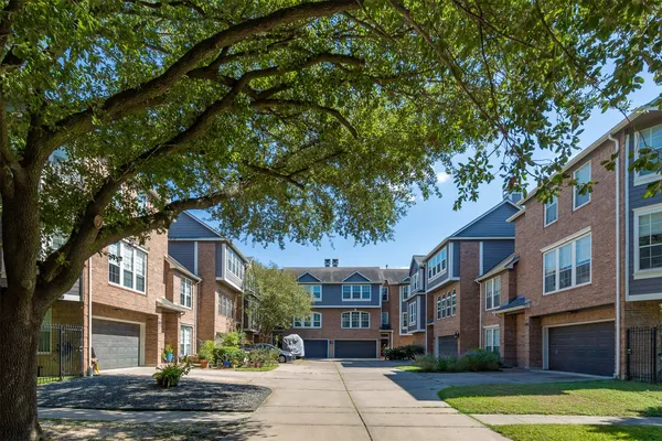 4811 AUSTIN ST B