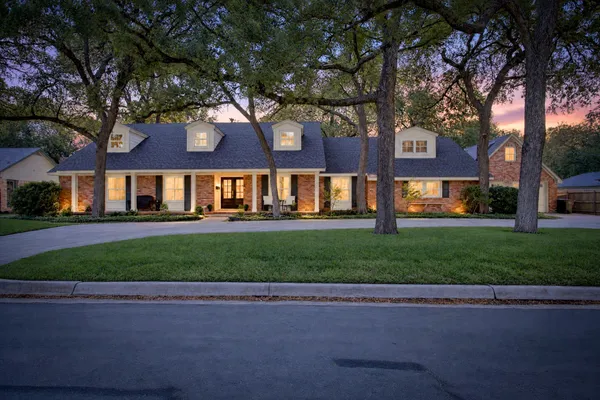 3804 OVERTON PARK DR